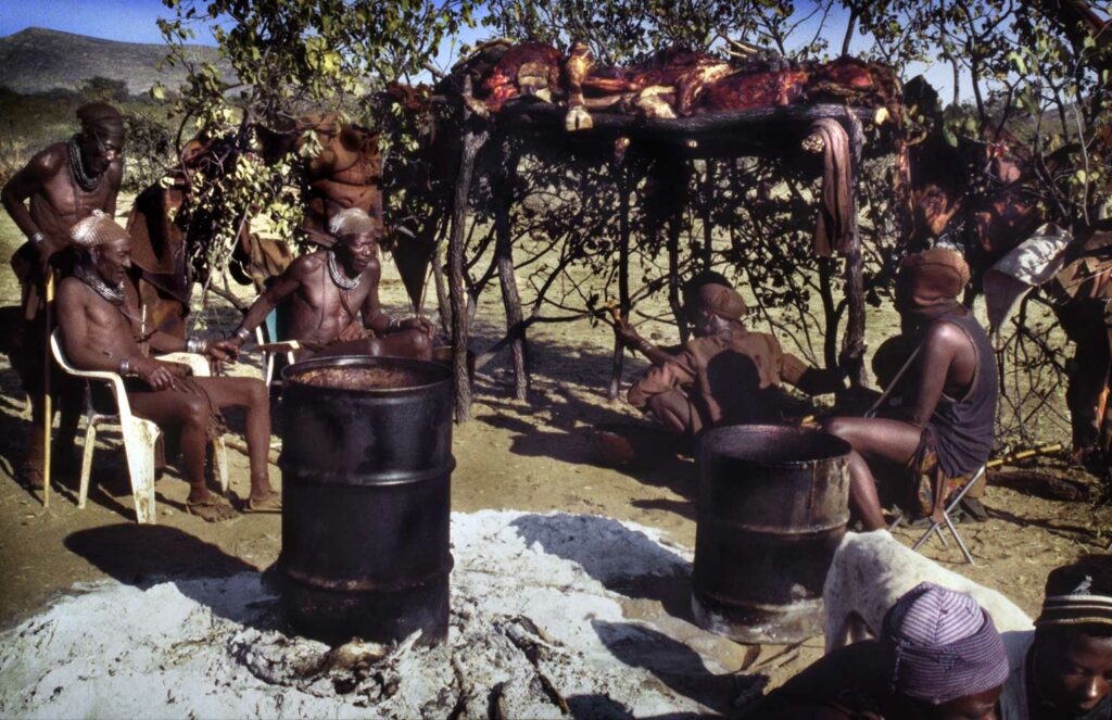 Mourning reunion - Embuende Ovahimba / Rina Sherman